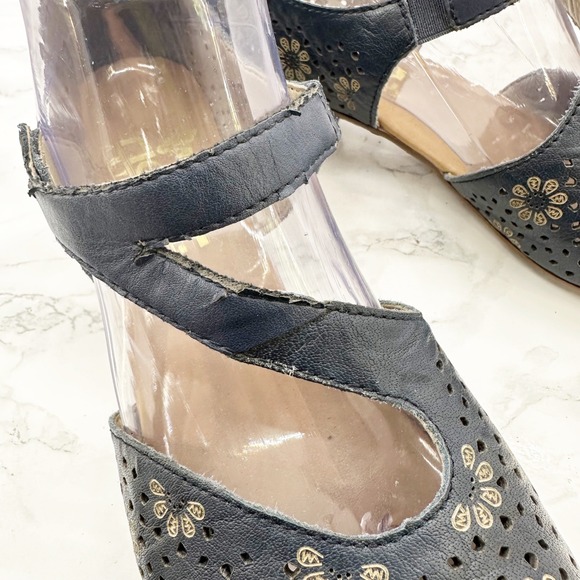 Reiker Antistress Navy Blue MaryJane Floral Perforated Low Heel Sz 39 US 8 - Picture 8 of 10